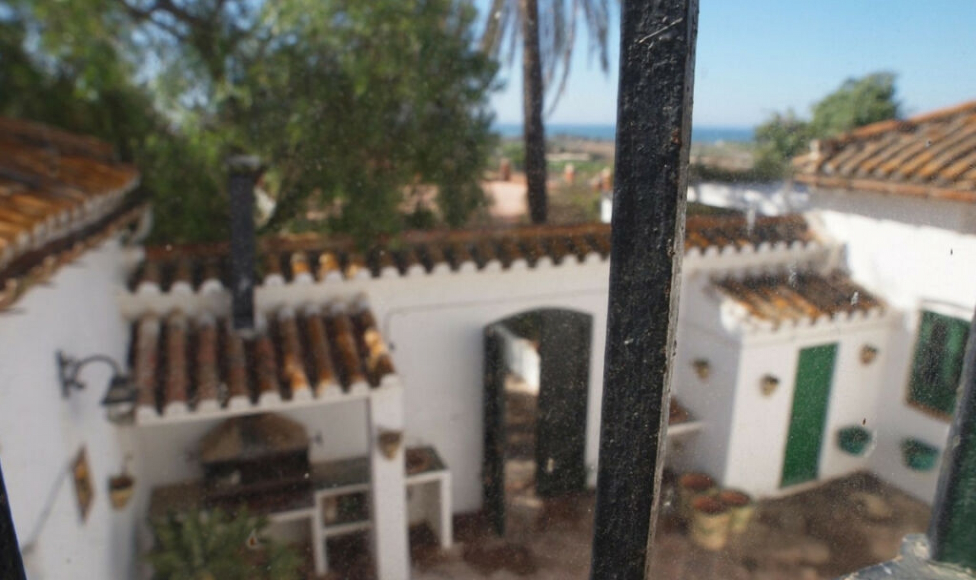 Resale - House -
Almayate