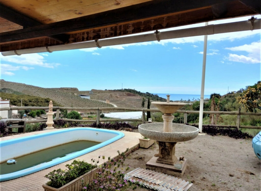 Resale - House -
Almayate