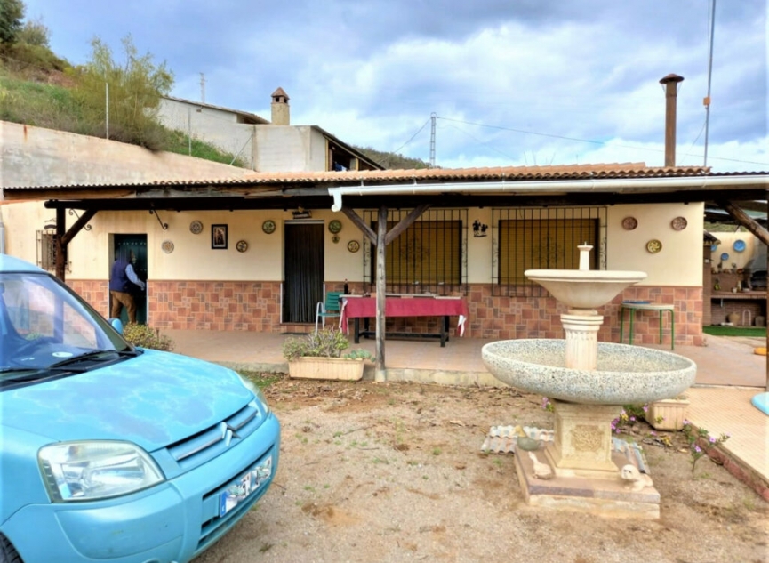 Resale - House -
Almayate