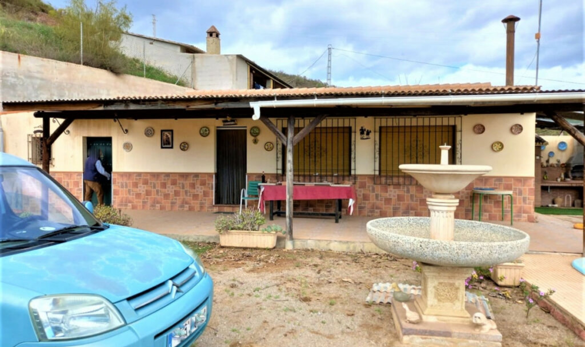 Resale - House -
Almayate