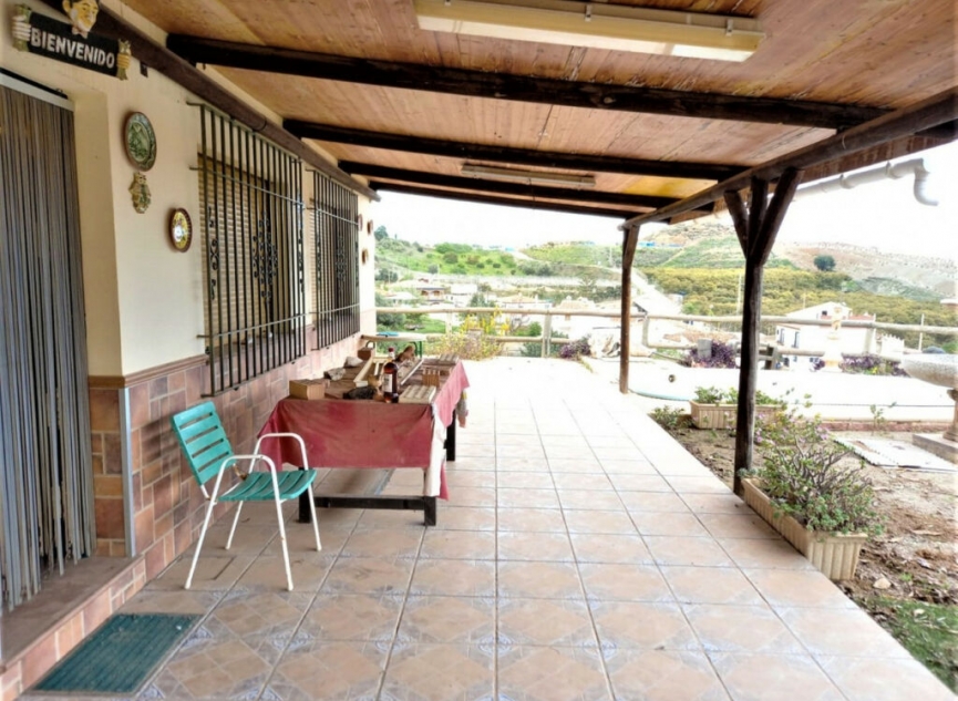 Resale - House -
Almayate