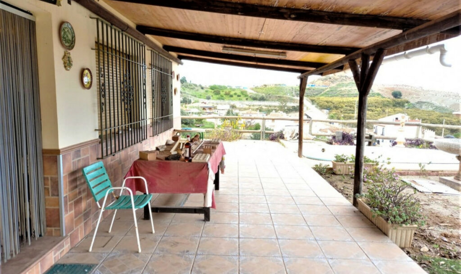 Resale - House -
Almayate