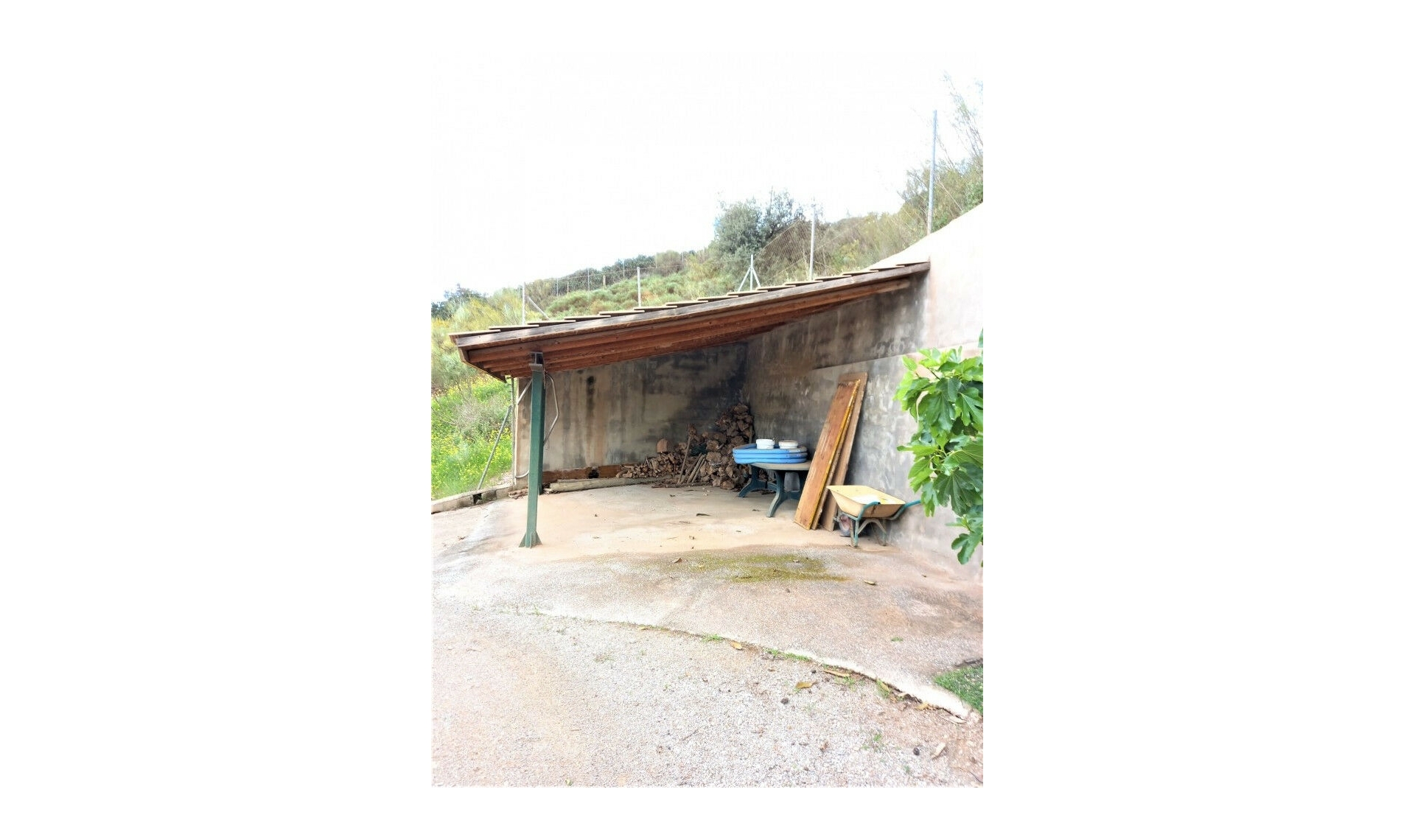 Resale - House -
Almayate