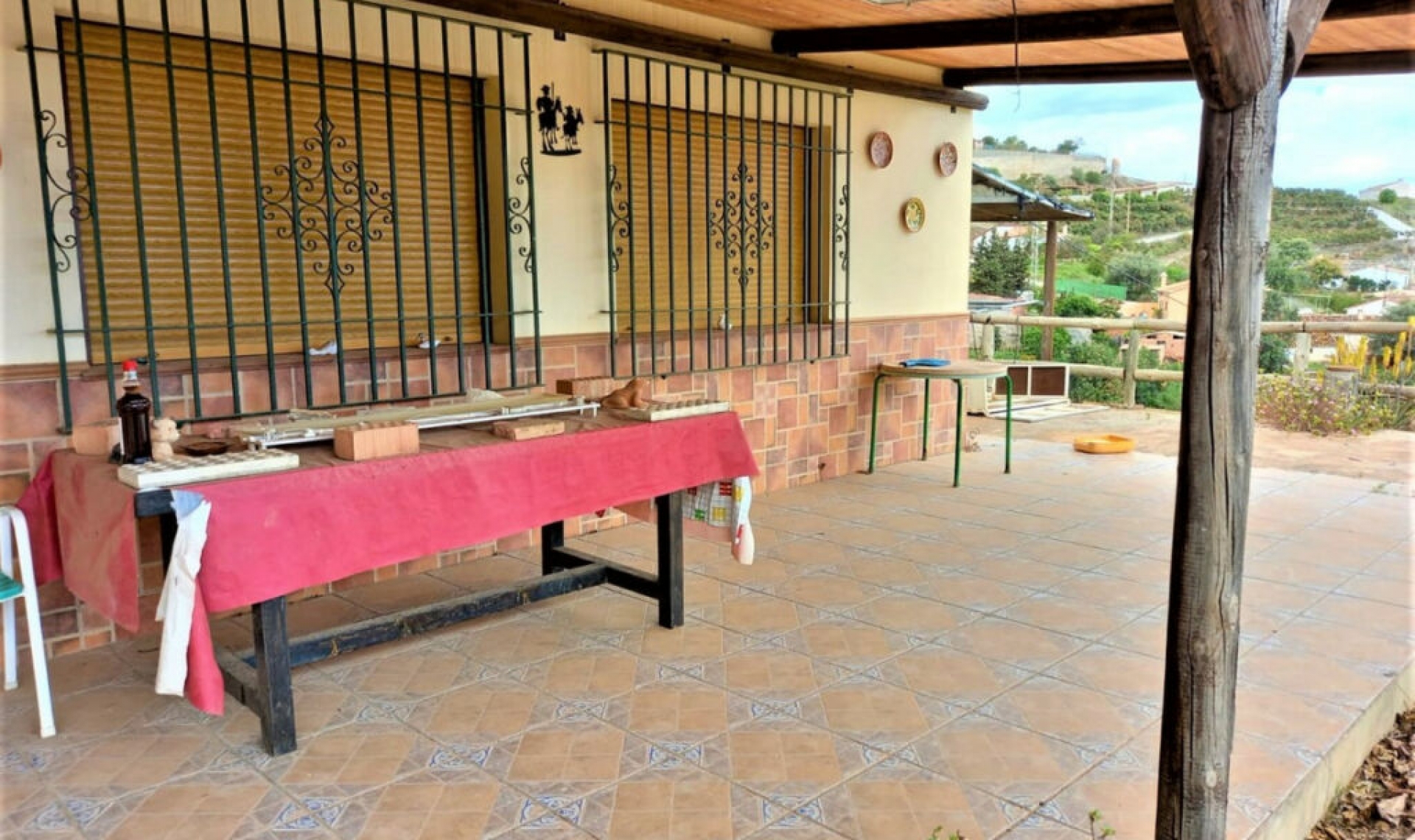 Resale - House -
Almayate