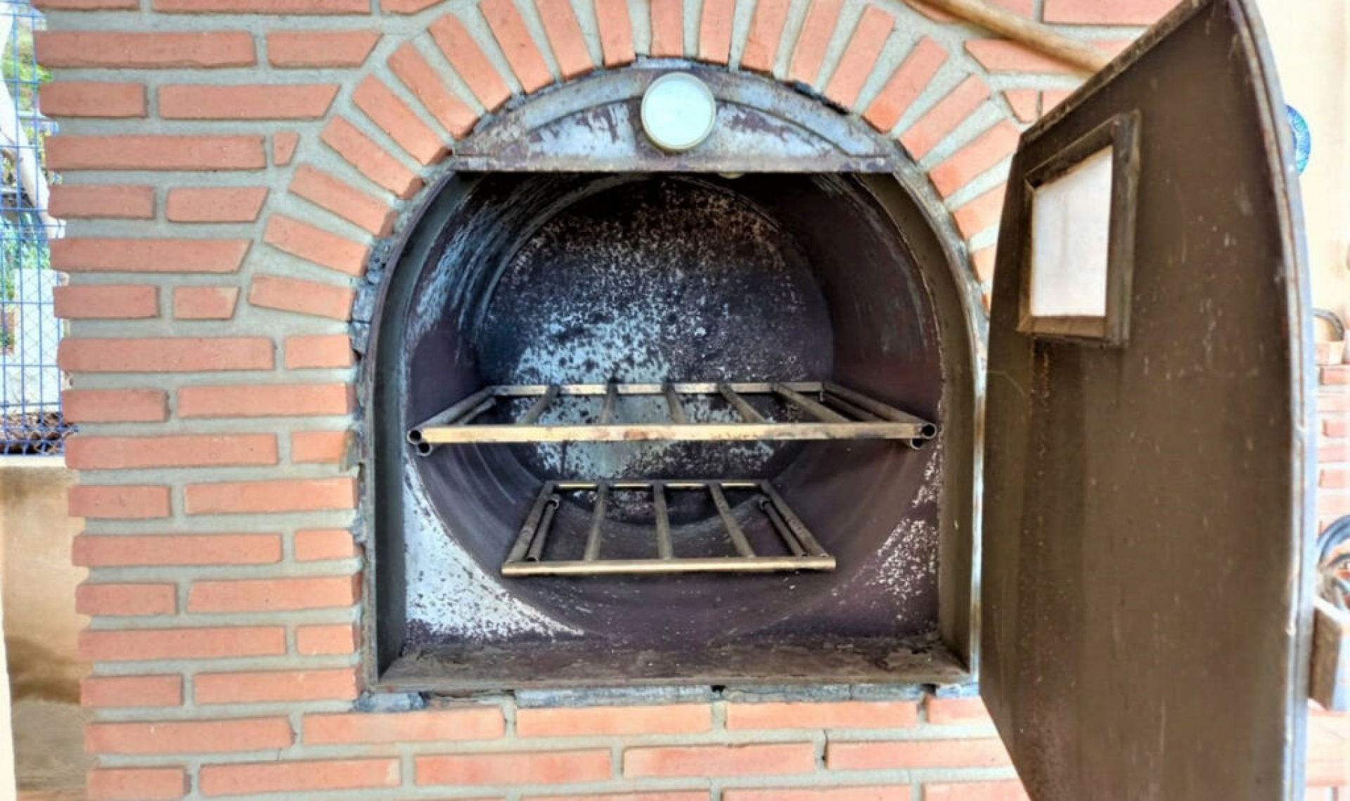 Resale - House -
Almayate