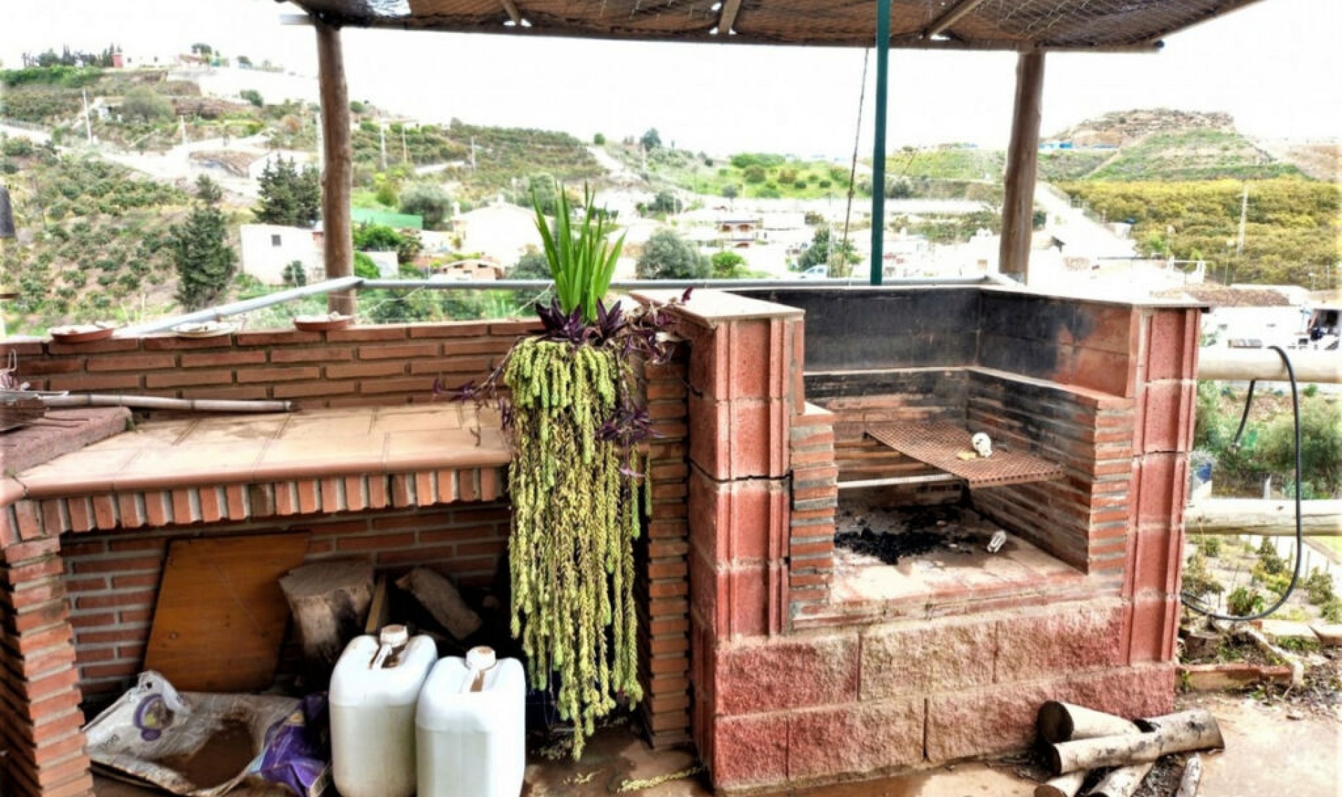 Resale - House -
Almayate