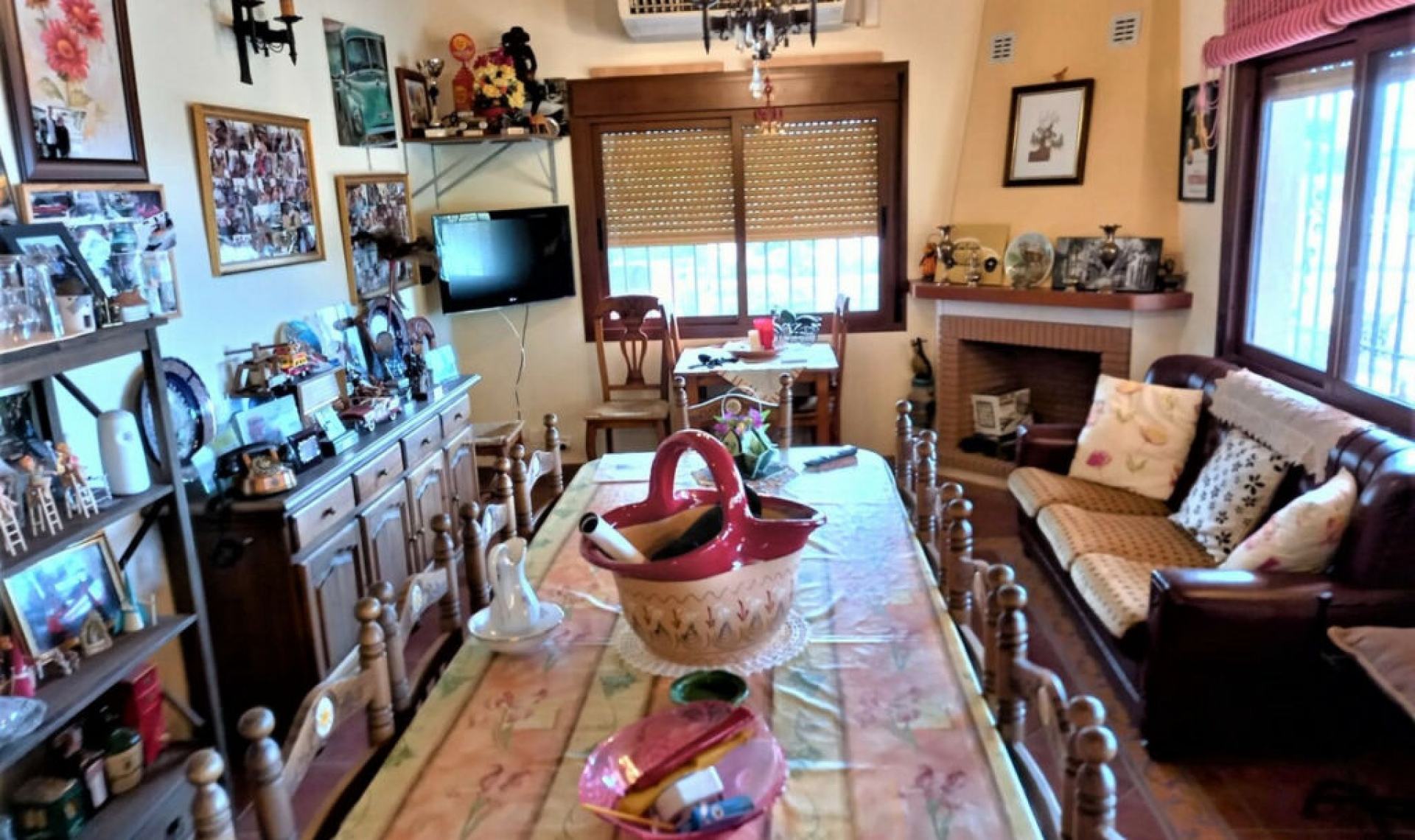 Resale - House -
Almayate