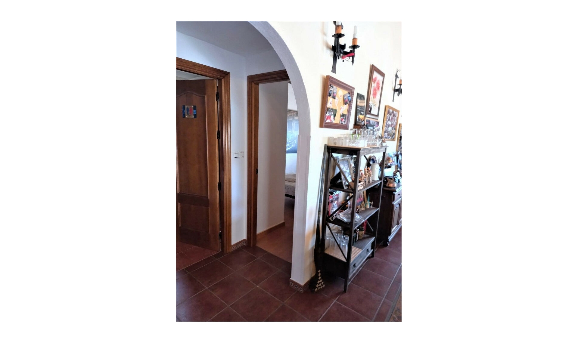 Resale - House -
Almayate