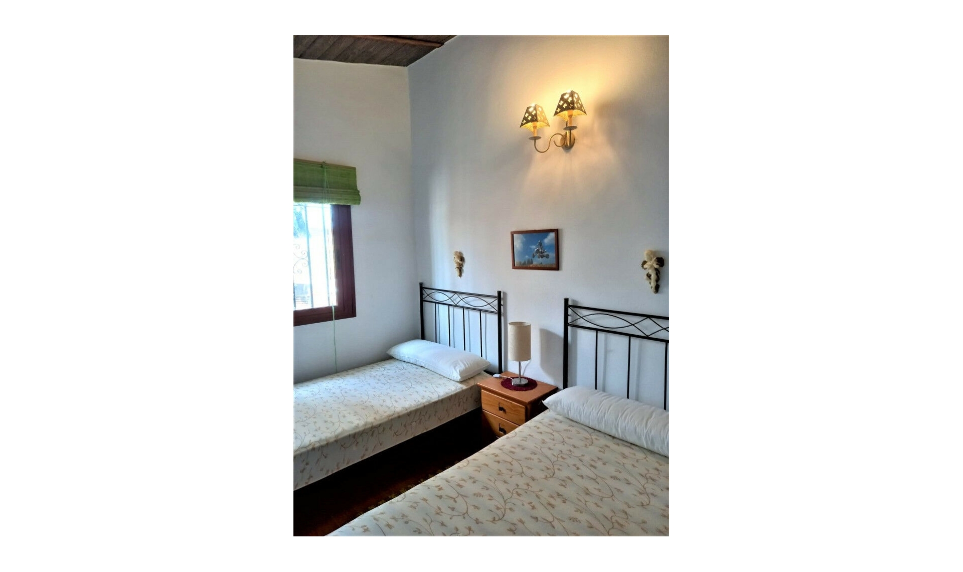 Resale - House -
Almayate