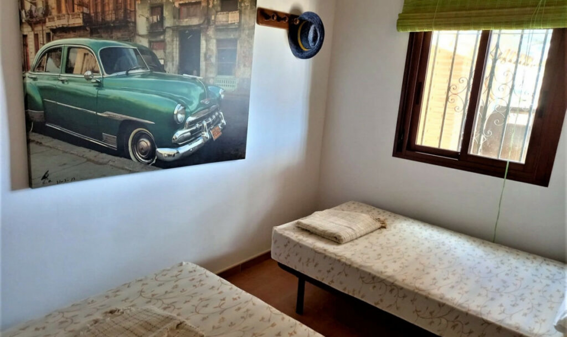 Resale - House -
Almayate