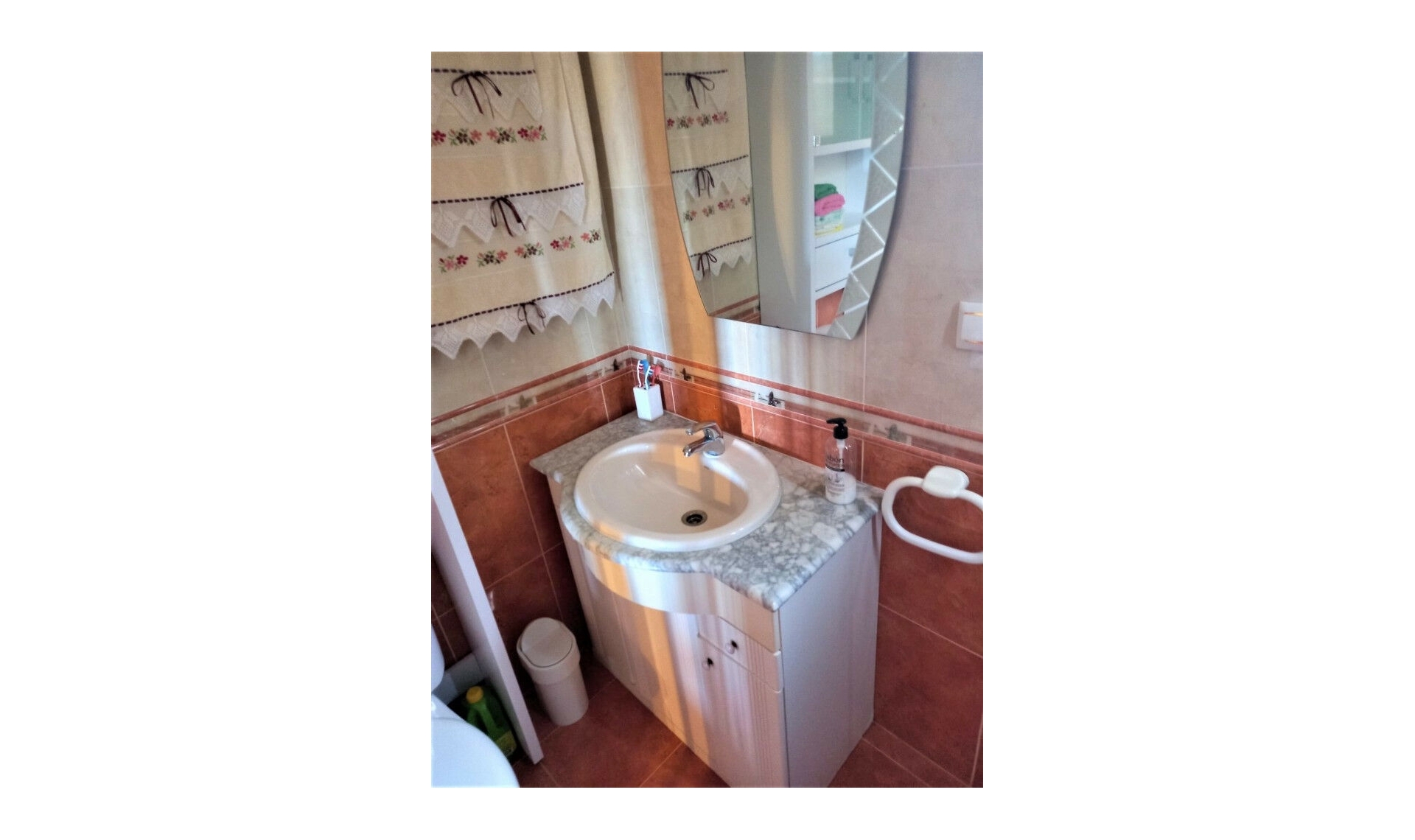 Resale - House -
Almayate