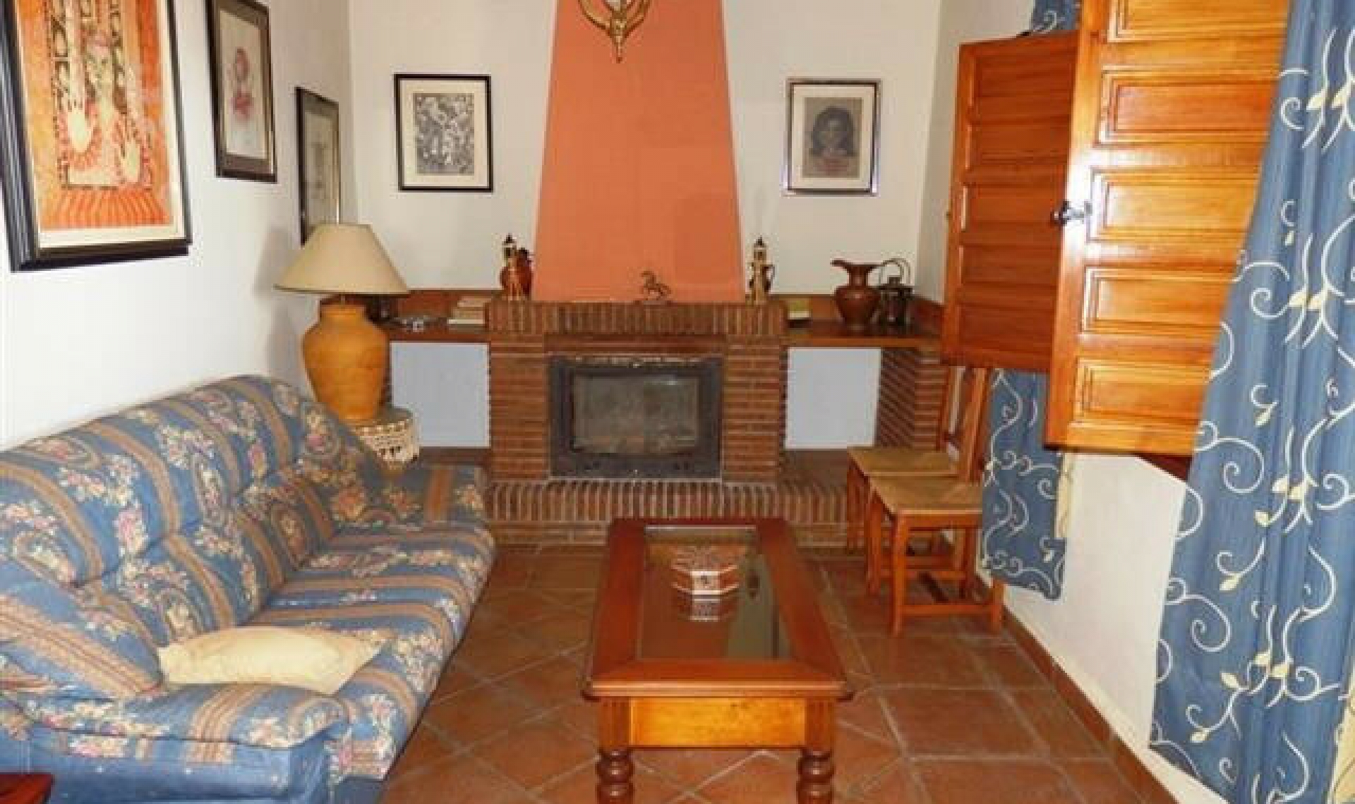 Resale - House -
Almayate