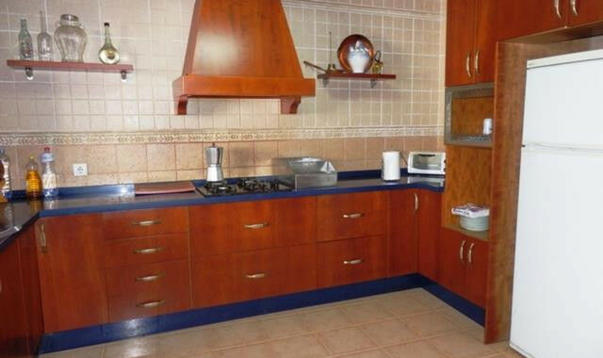 Resale - House -
Almayate