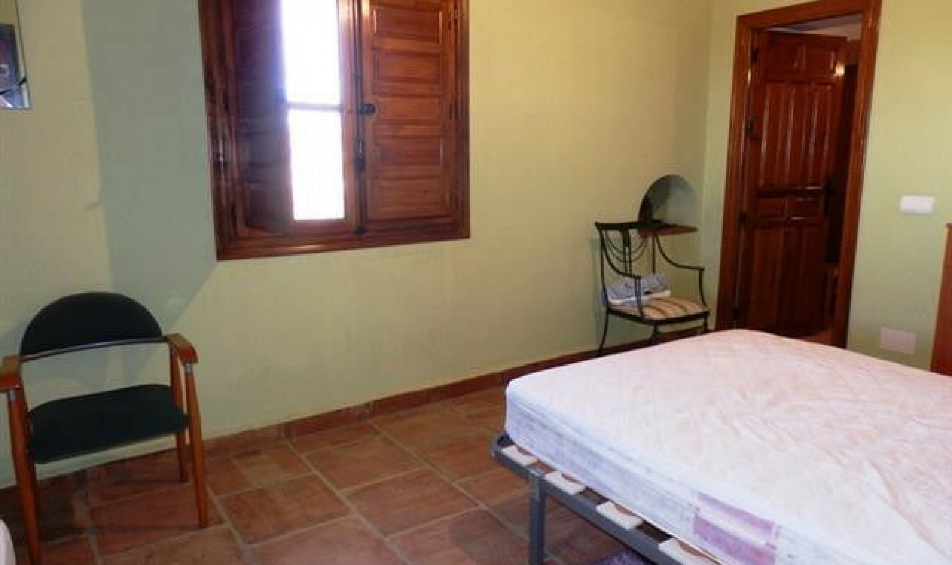 Resale - House -
Almayate