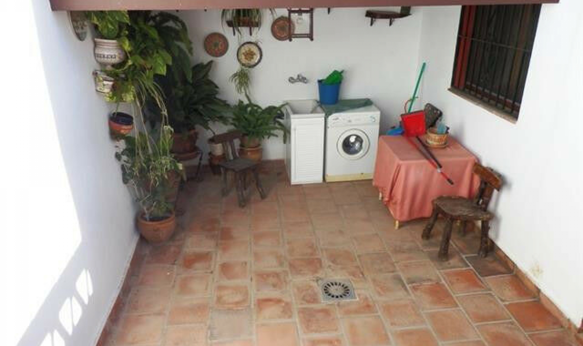 Resale - House -
Almayate