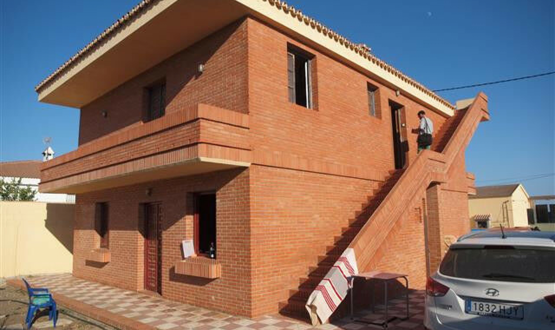 Resale - House -
Almayate