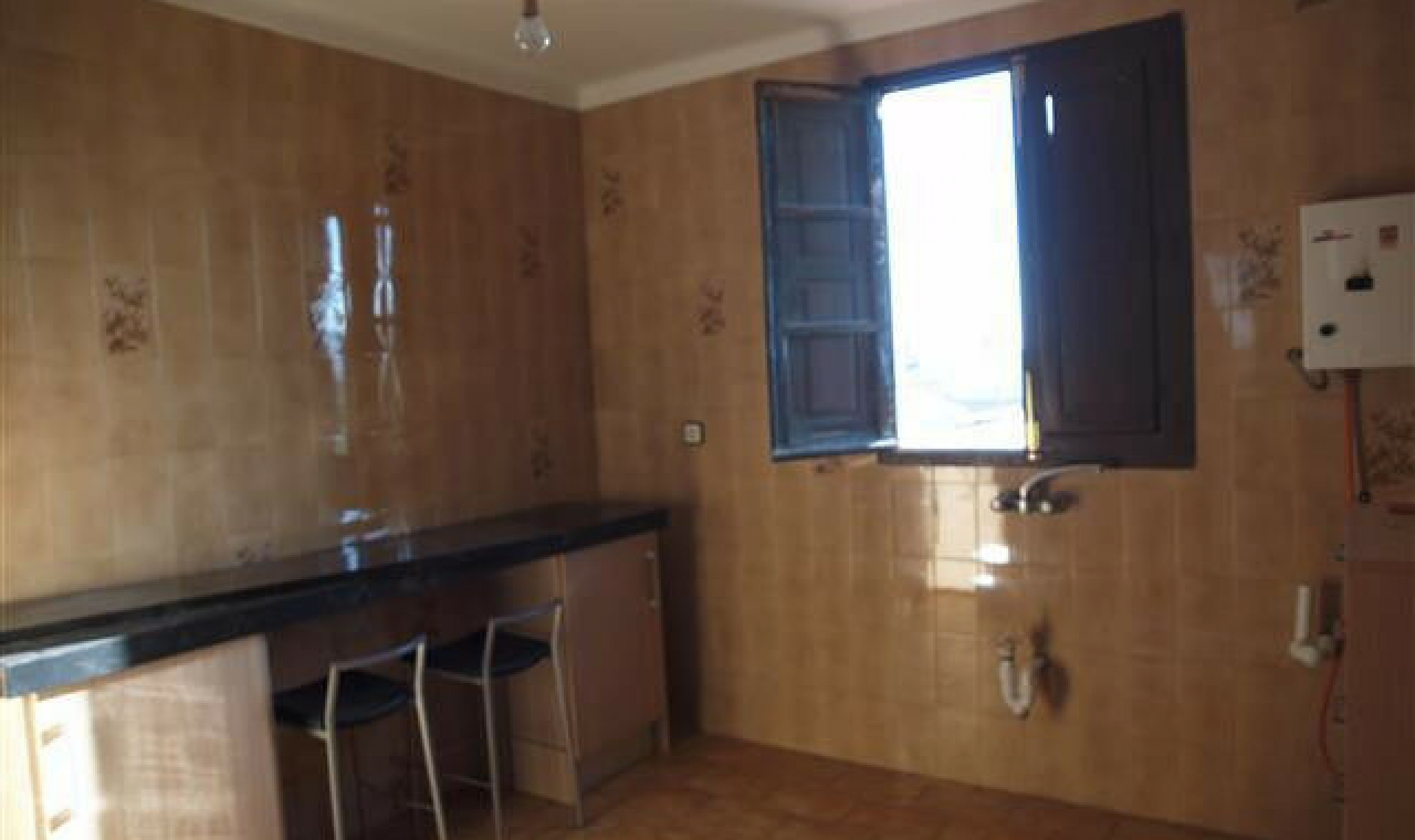 Resale - House -
Almayate