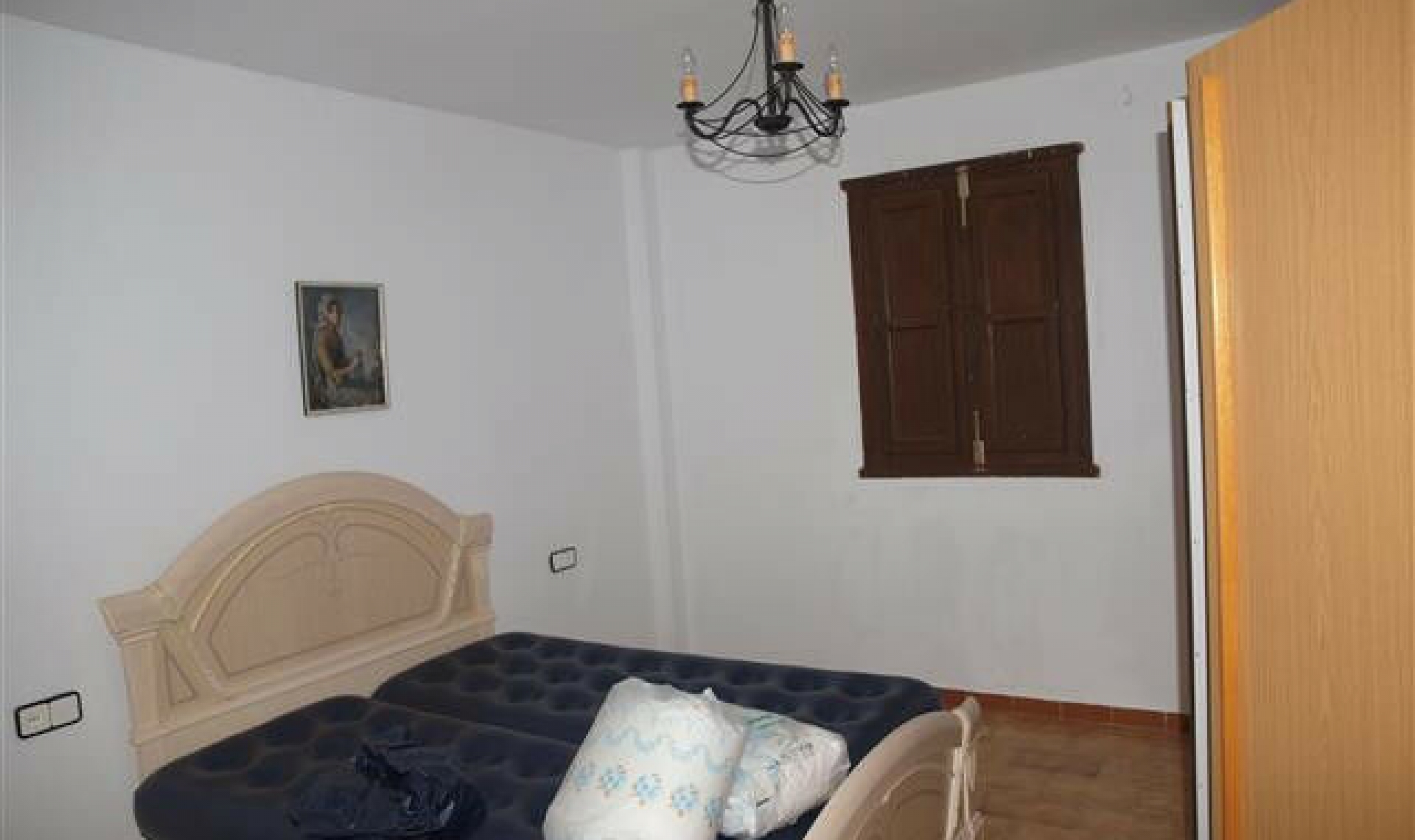 Resale - House -
Almayate