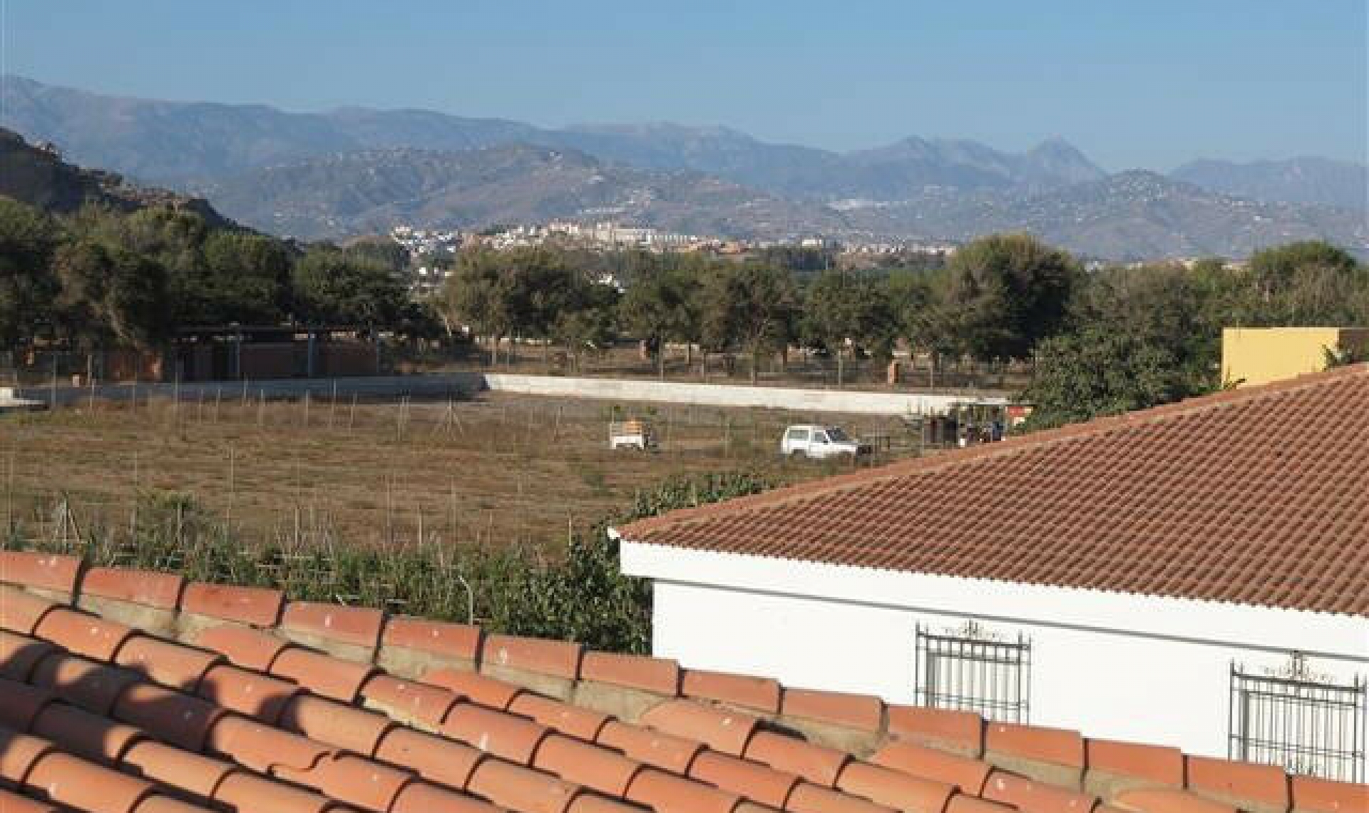 Resale - House -
Almayate