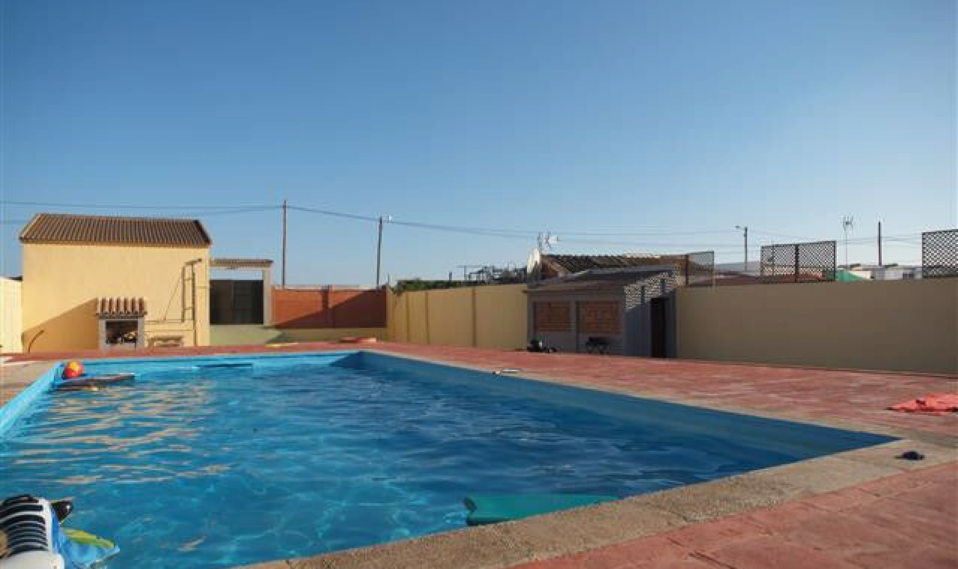 Resale - House -
Almayate