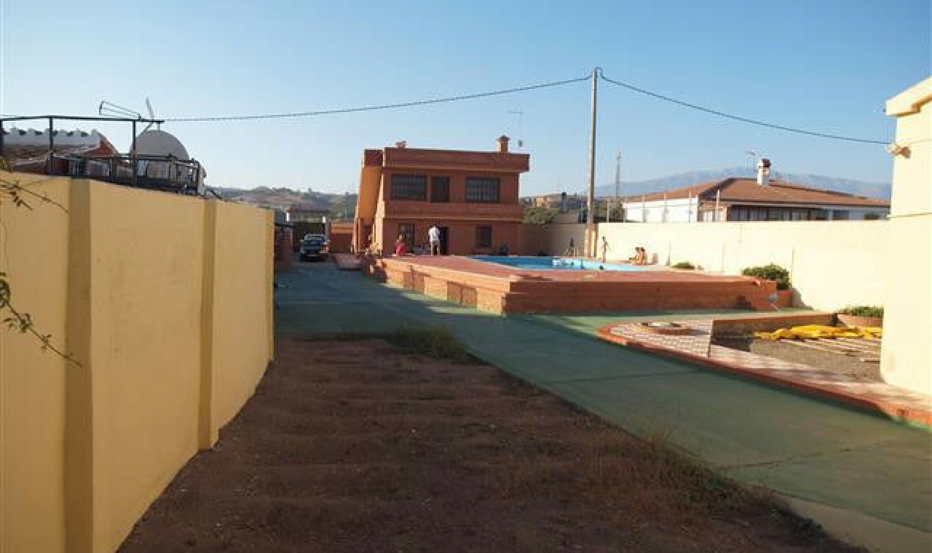 Resale - House -
Almayate