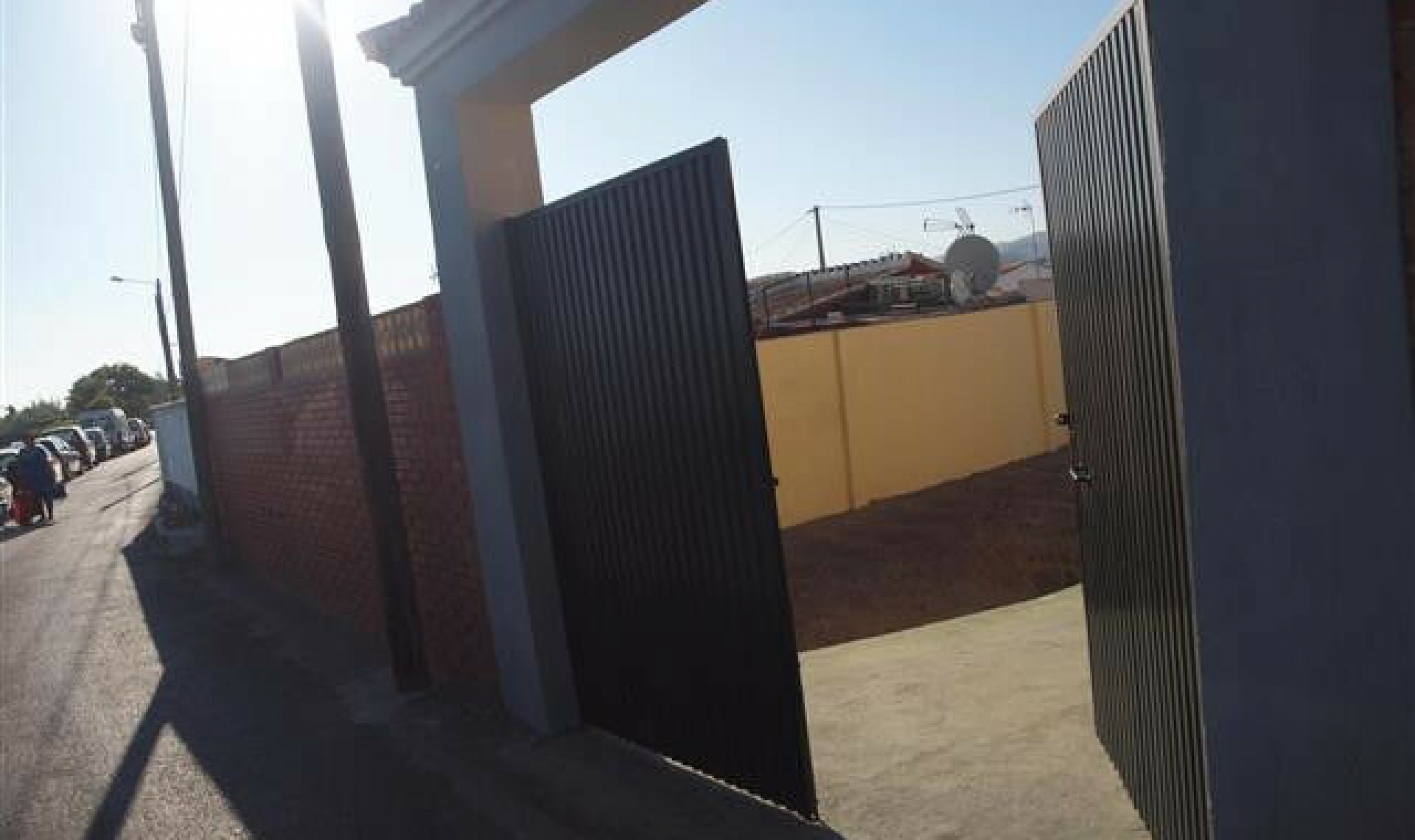 Resale - House -
Almayate