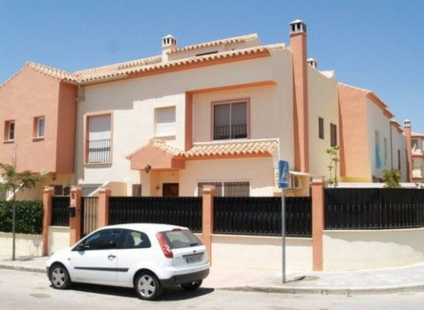 Resale - House -
Almayate