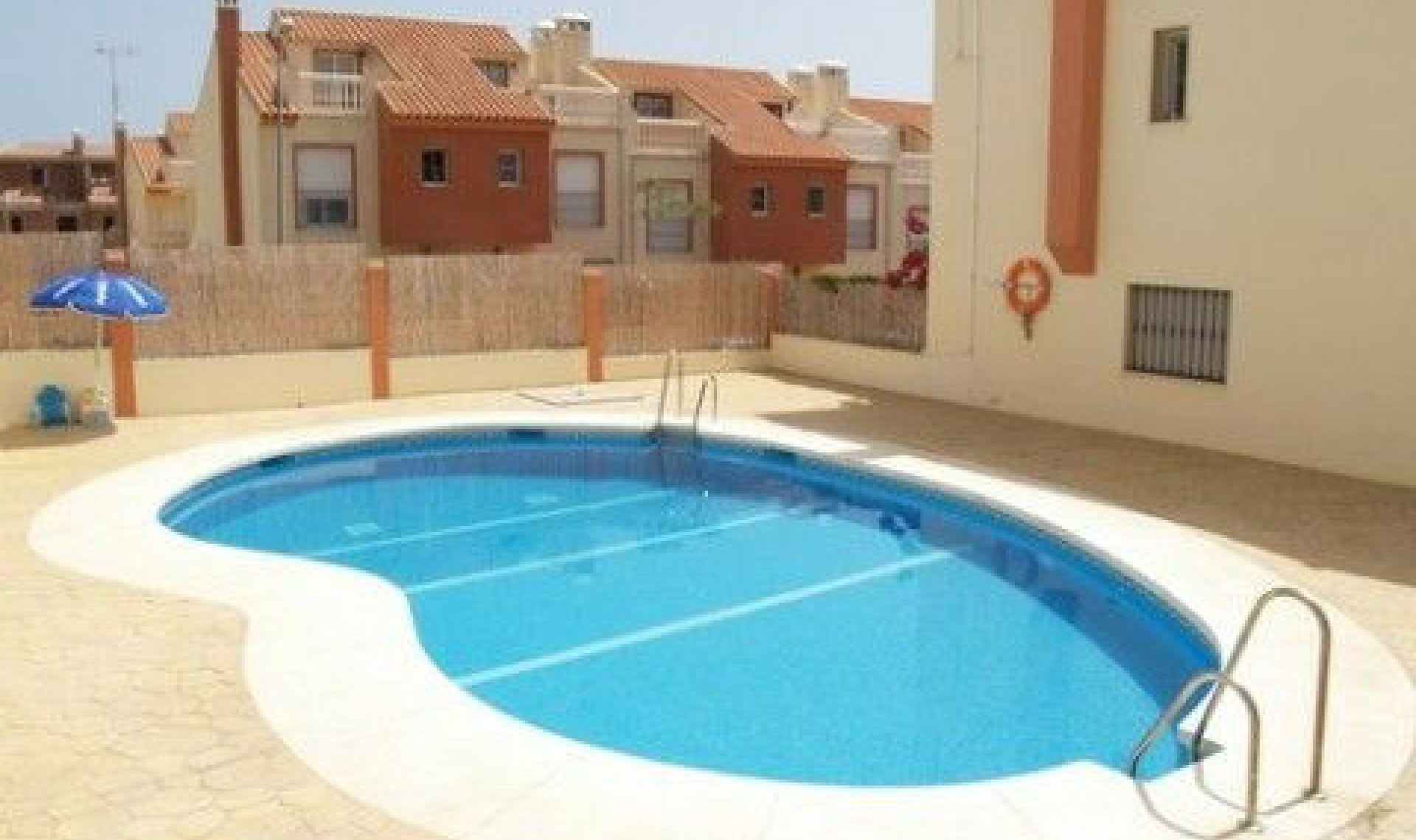 Resale - House -
Almayate