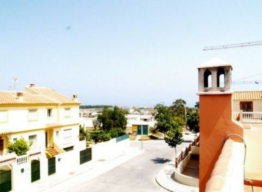 Resale - House -
Almayate