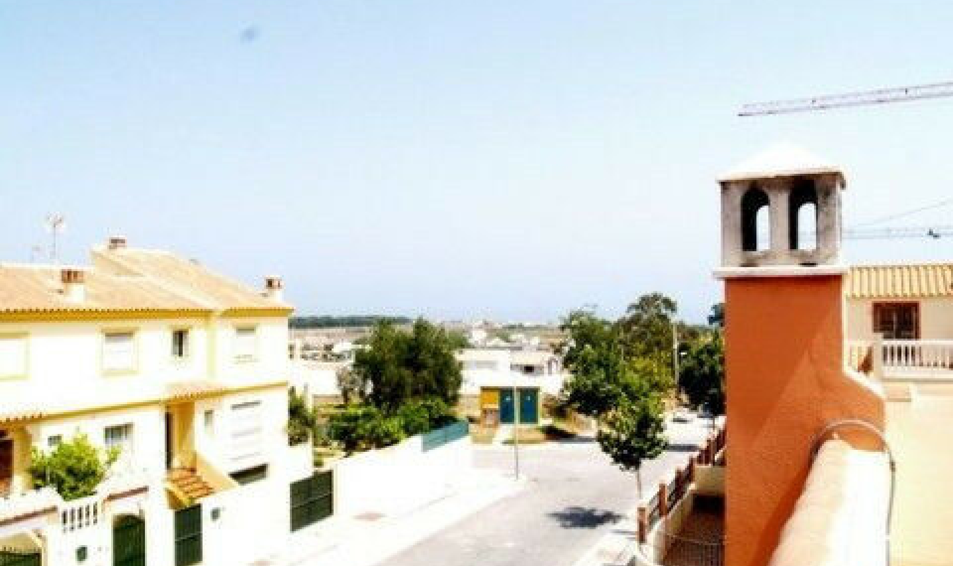 Resale - House -
Almayate