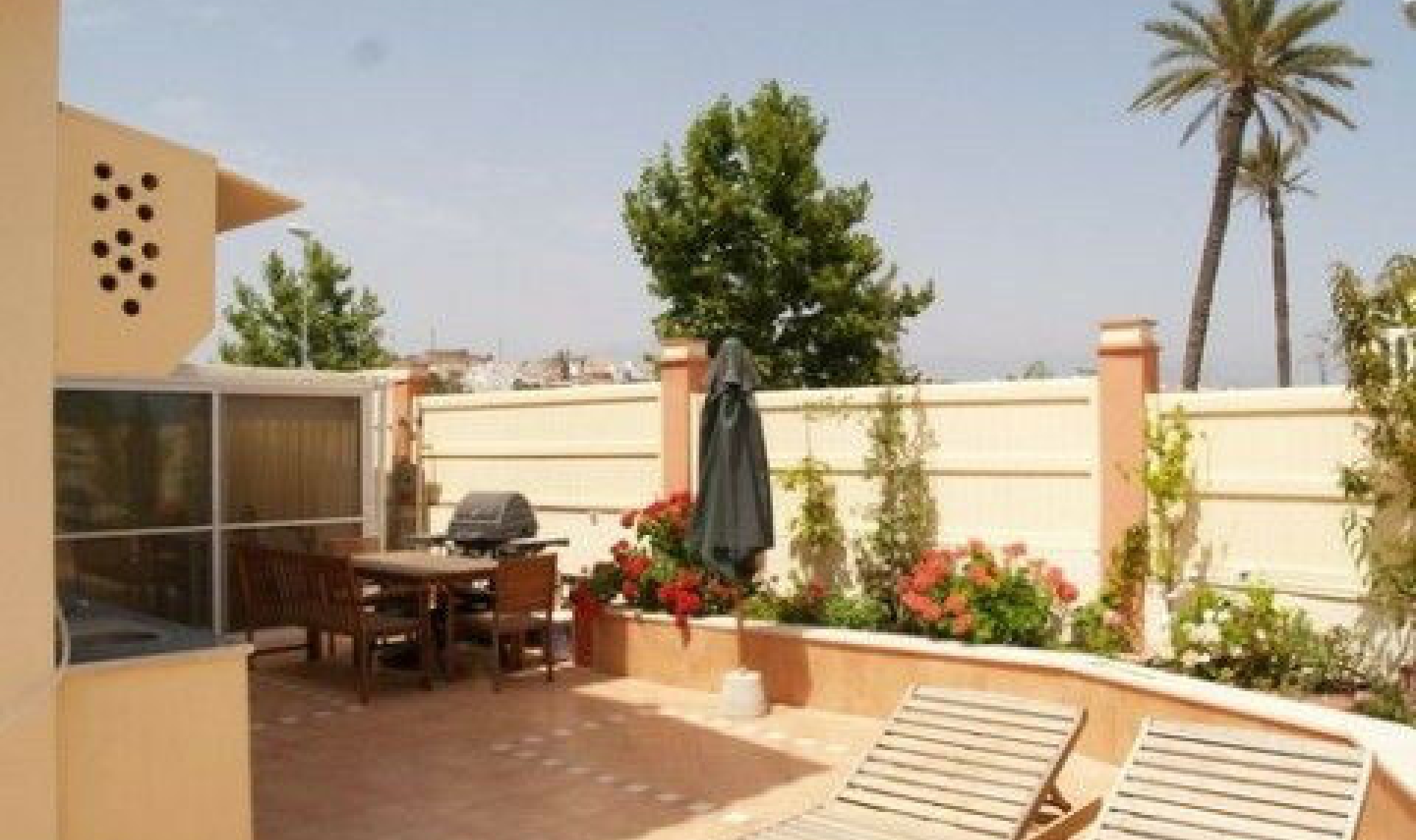 Resale - House -
Almayate