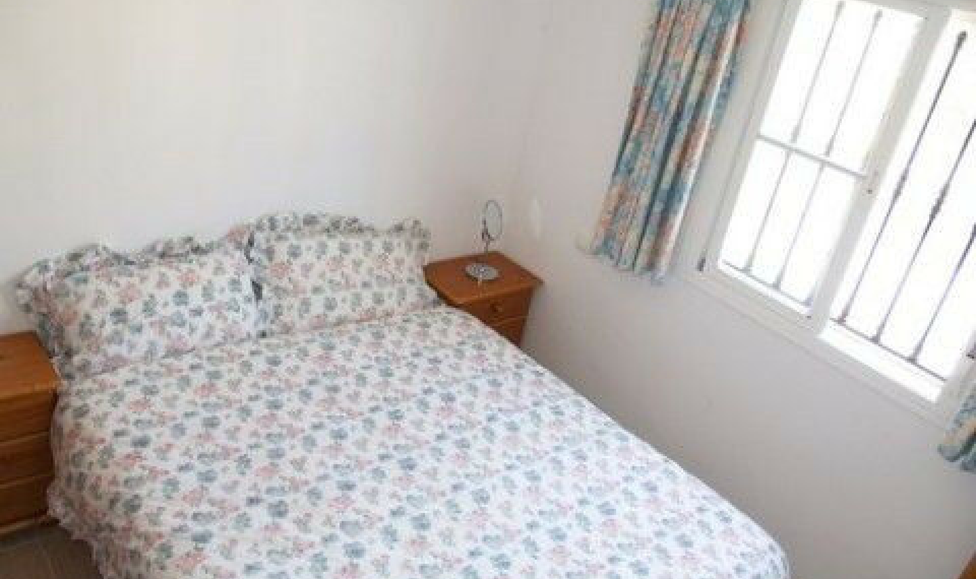 Resale - House -
Almayate