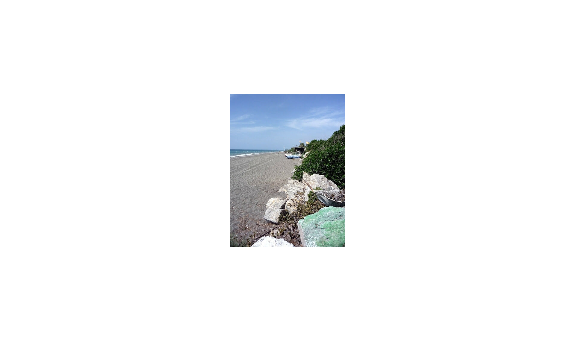 Resale - House -
Almayate