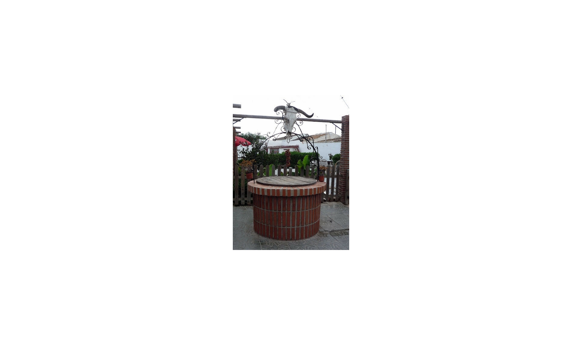 Resale - House -
Almayate