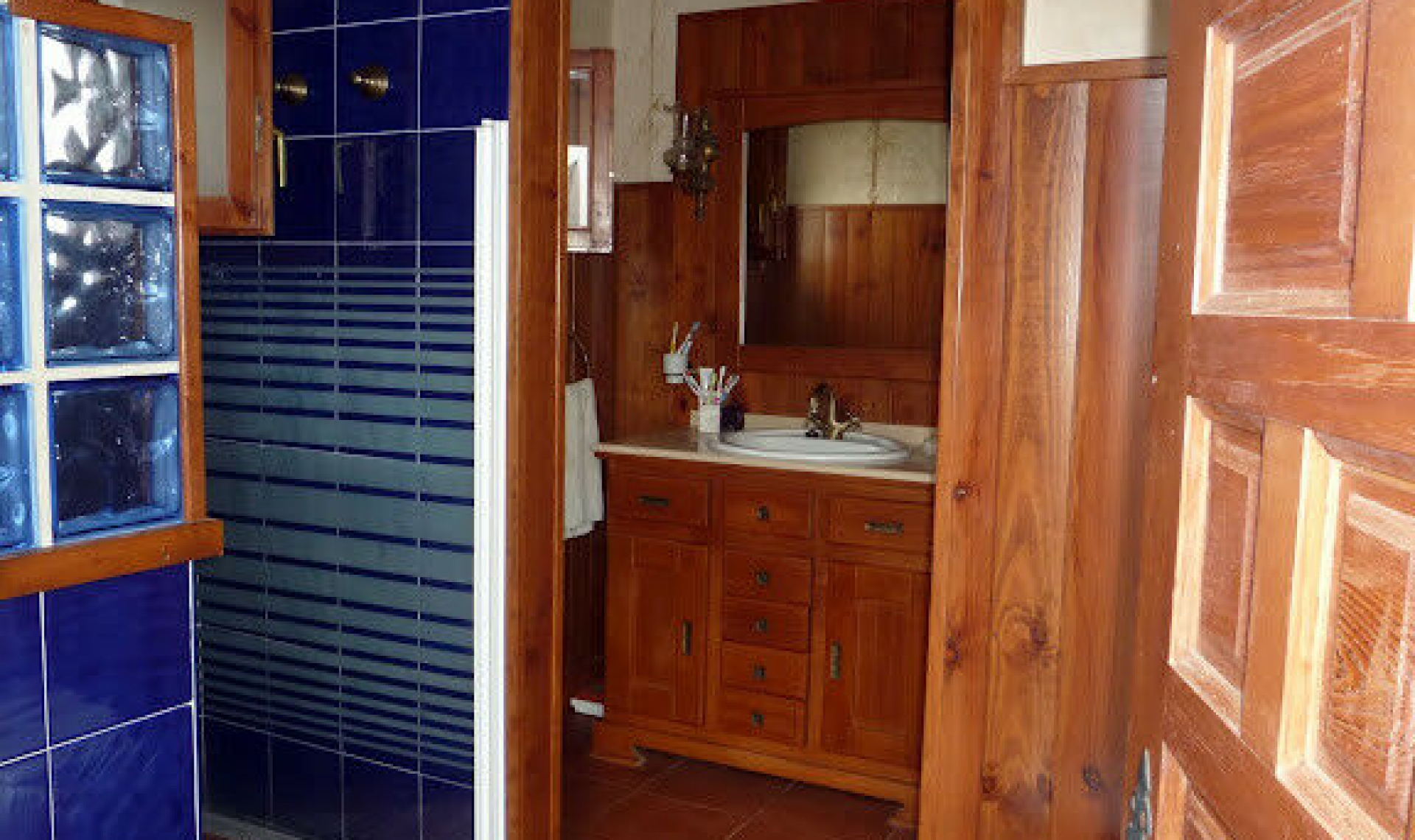 Resale - House -
Almayate