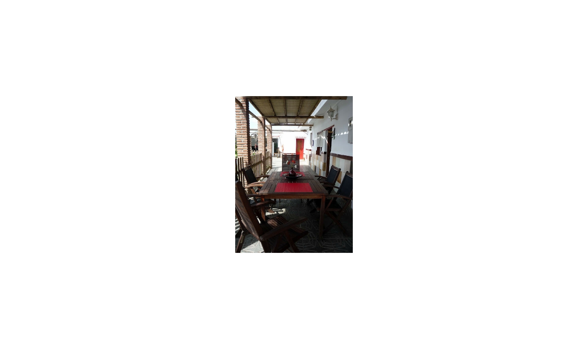 Resale - House -
Almayate
