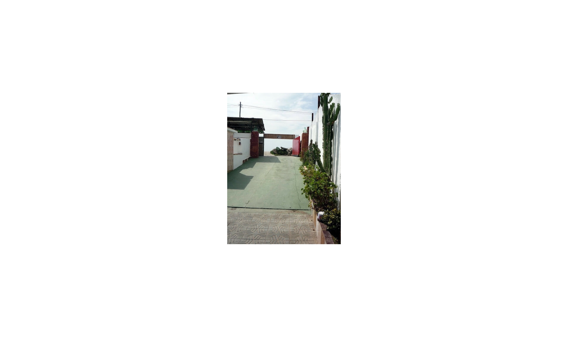 Resale - House -
Almayate