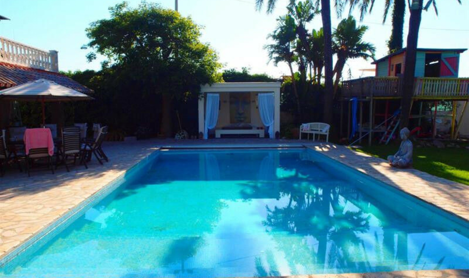 Resale - House -
Almayate