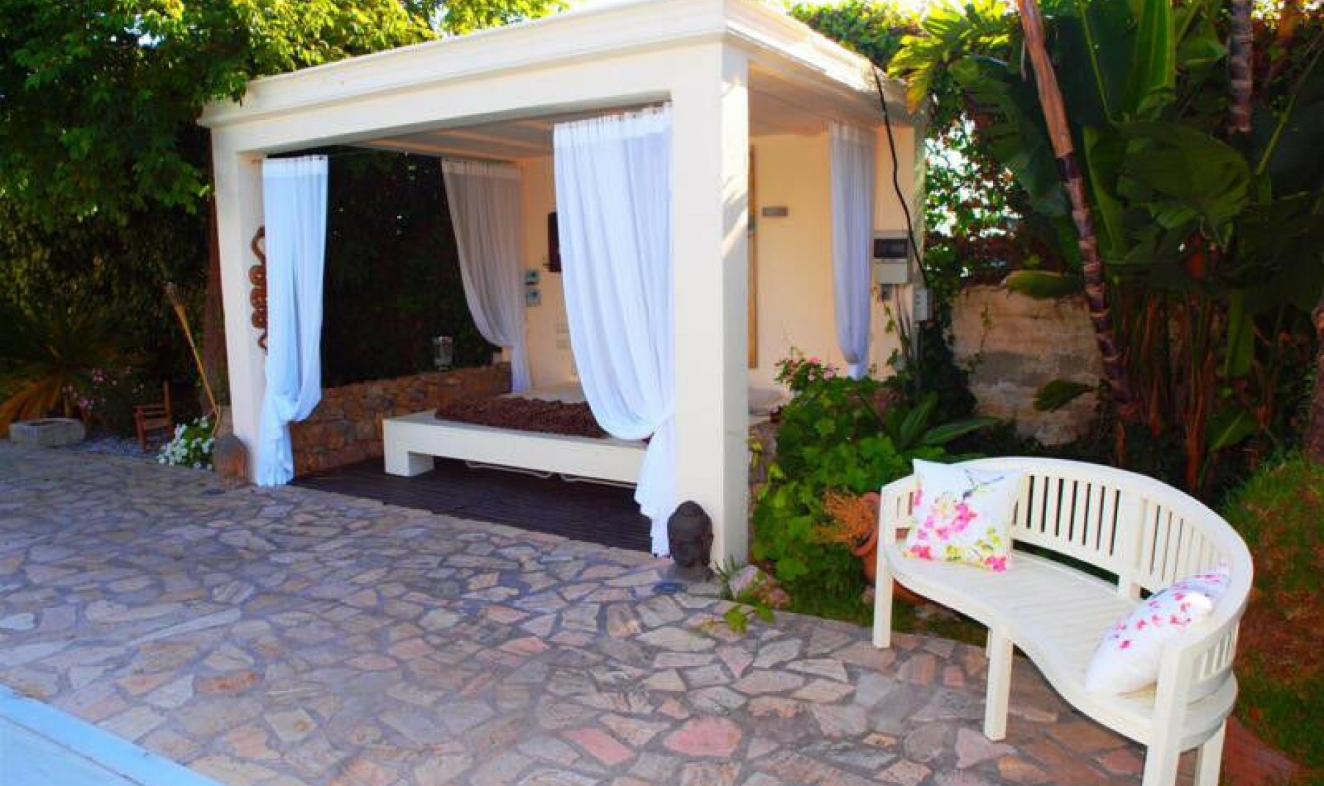 Resale - House -
Almayate