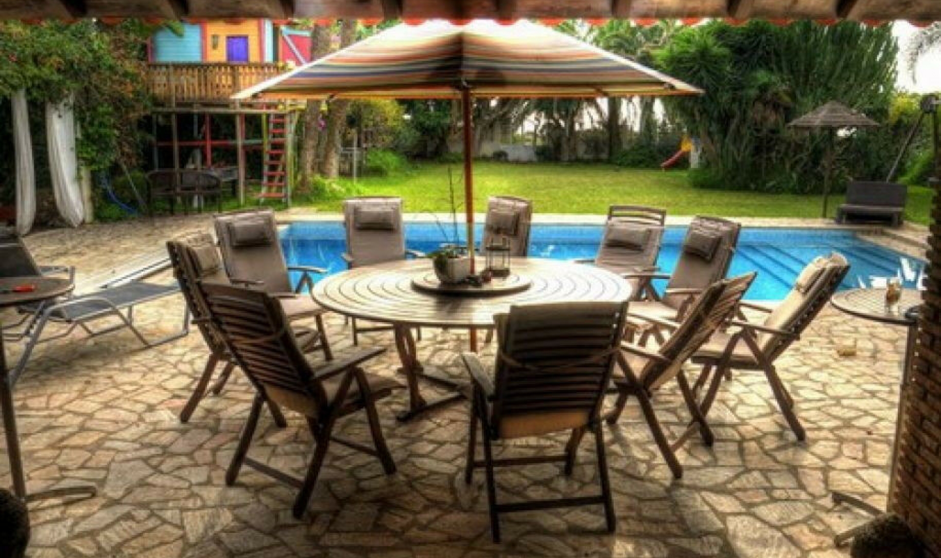 Resale - House -
Almayate