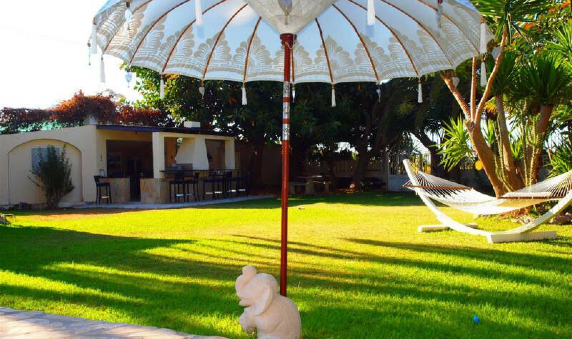 Resale - House -
Almayate