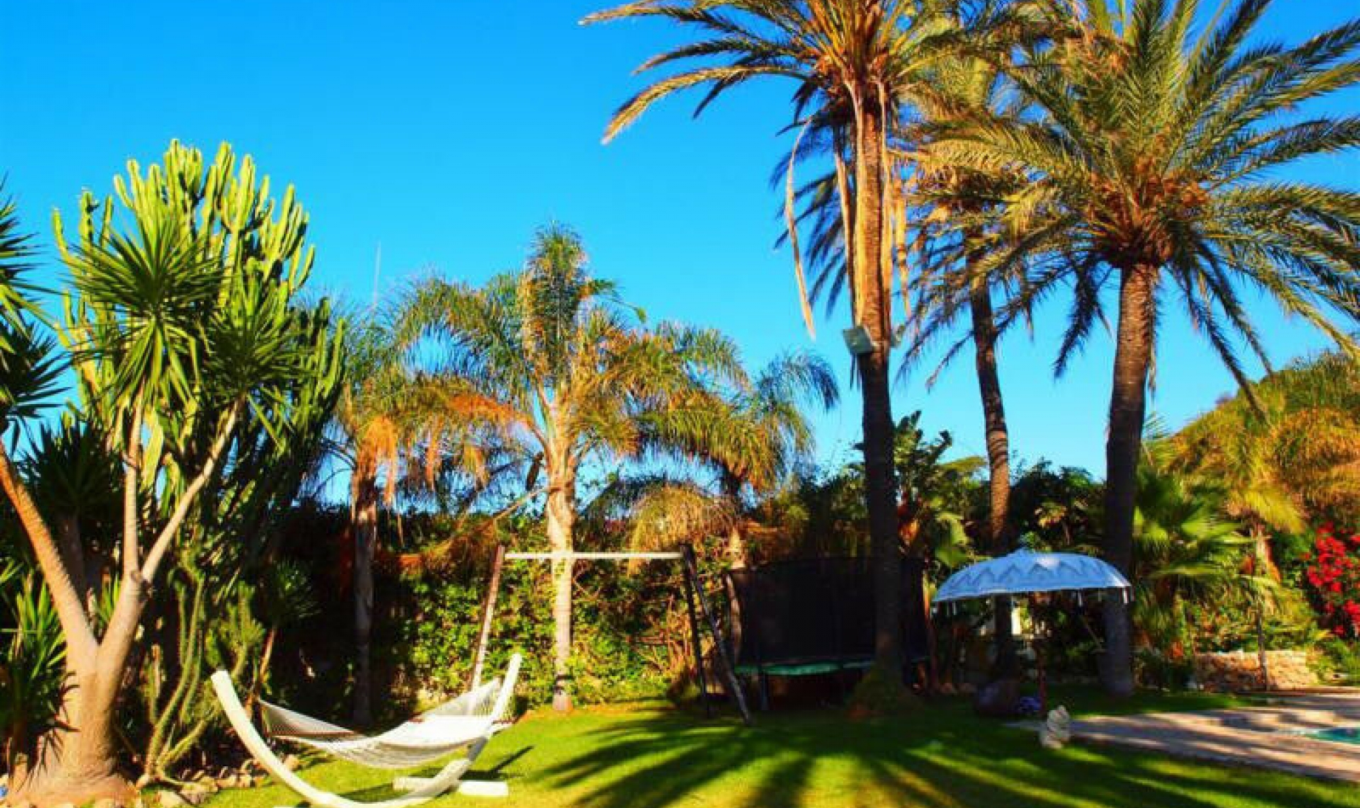 Resale - House -
Almayate