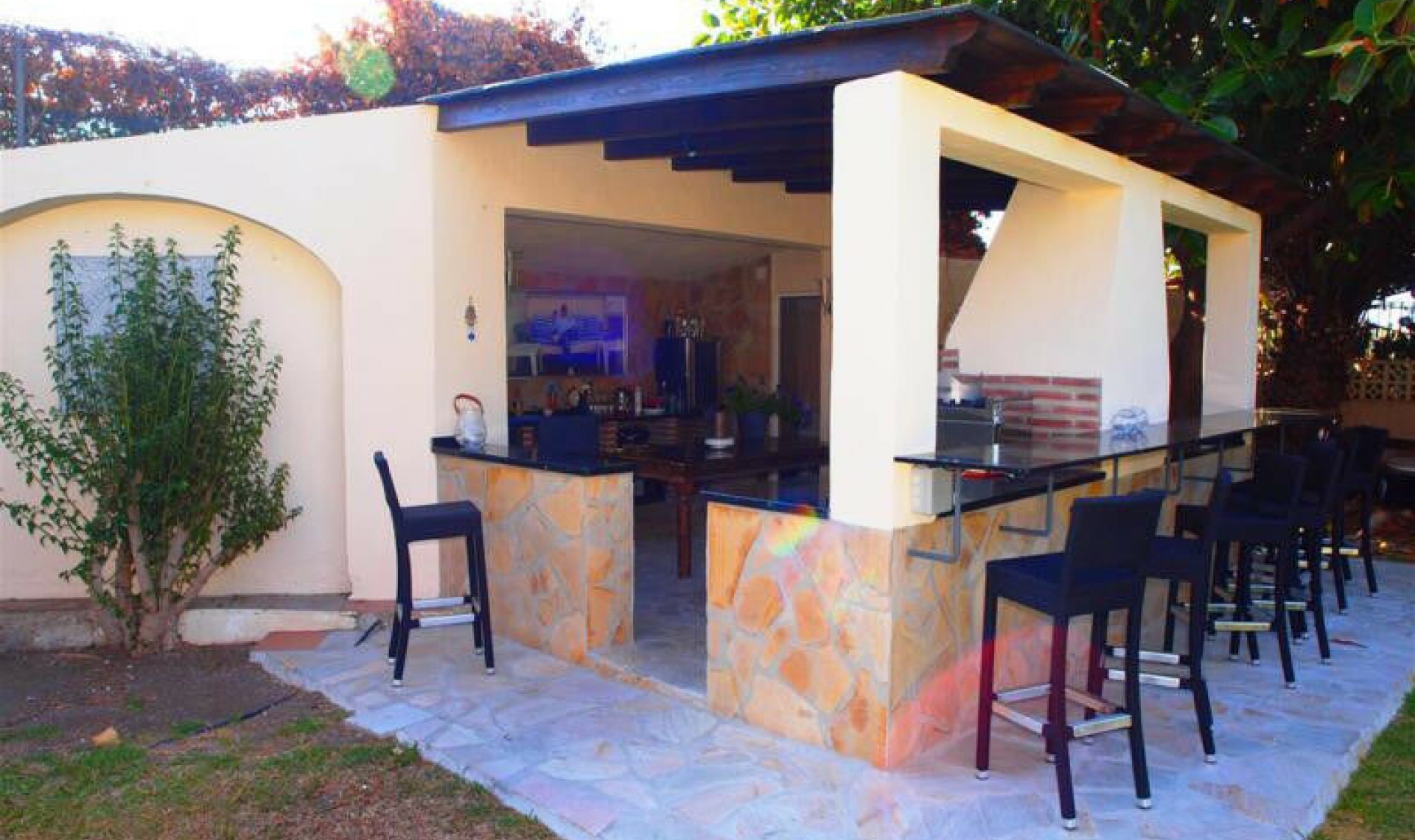 Resale - House -
Almayate