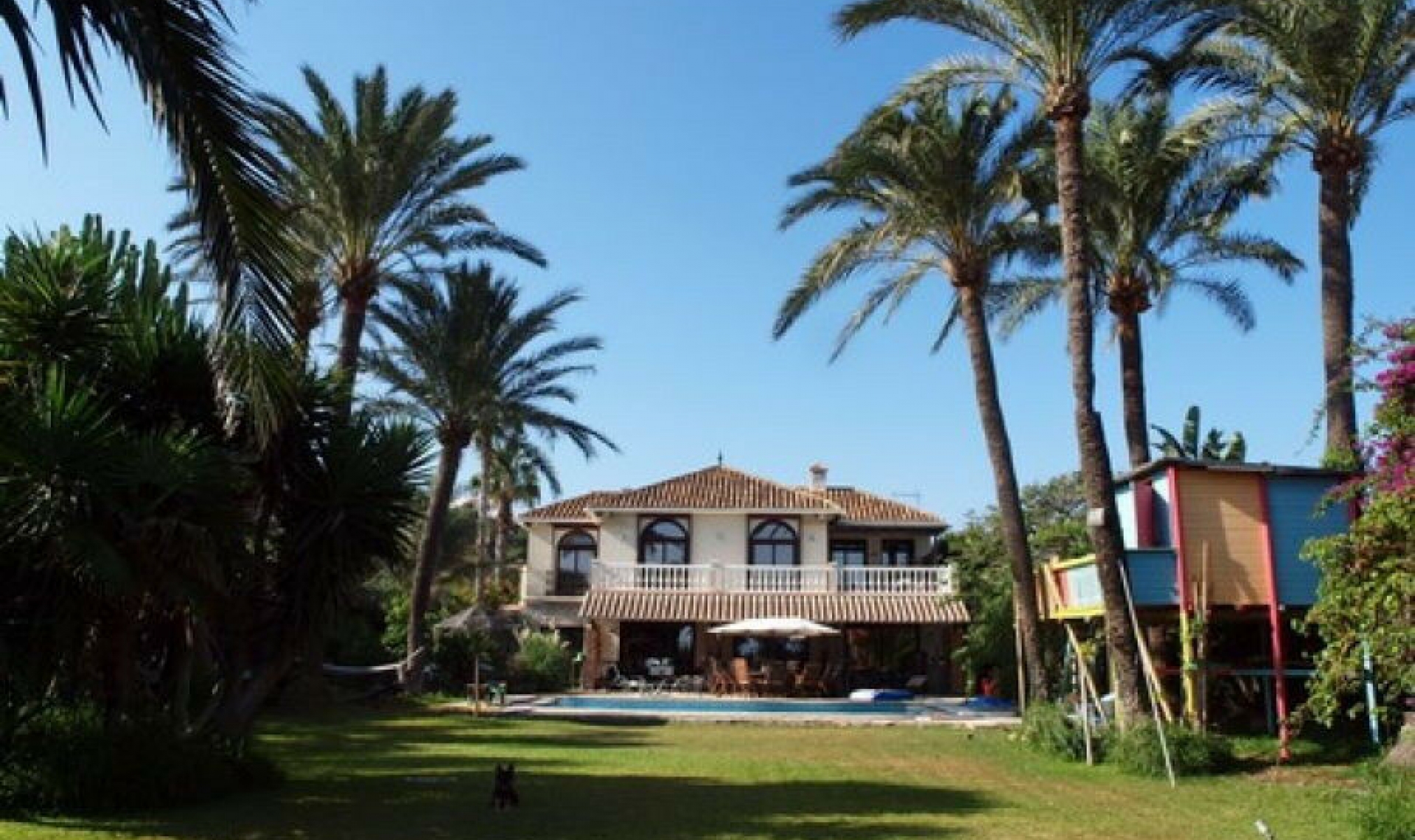 Resale - House -
Almayate