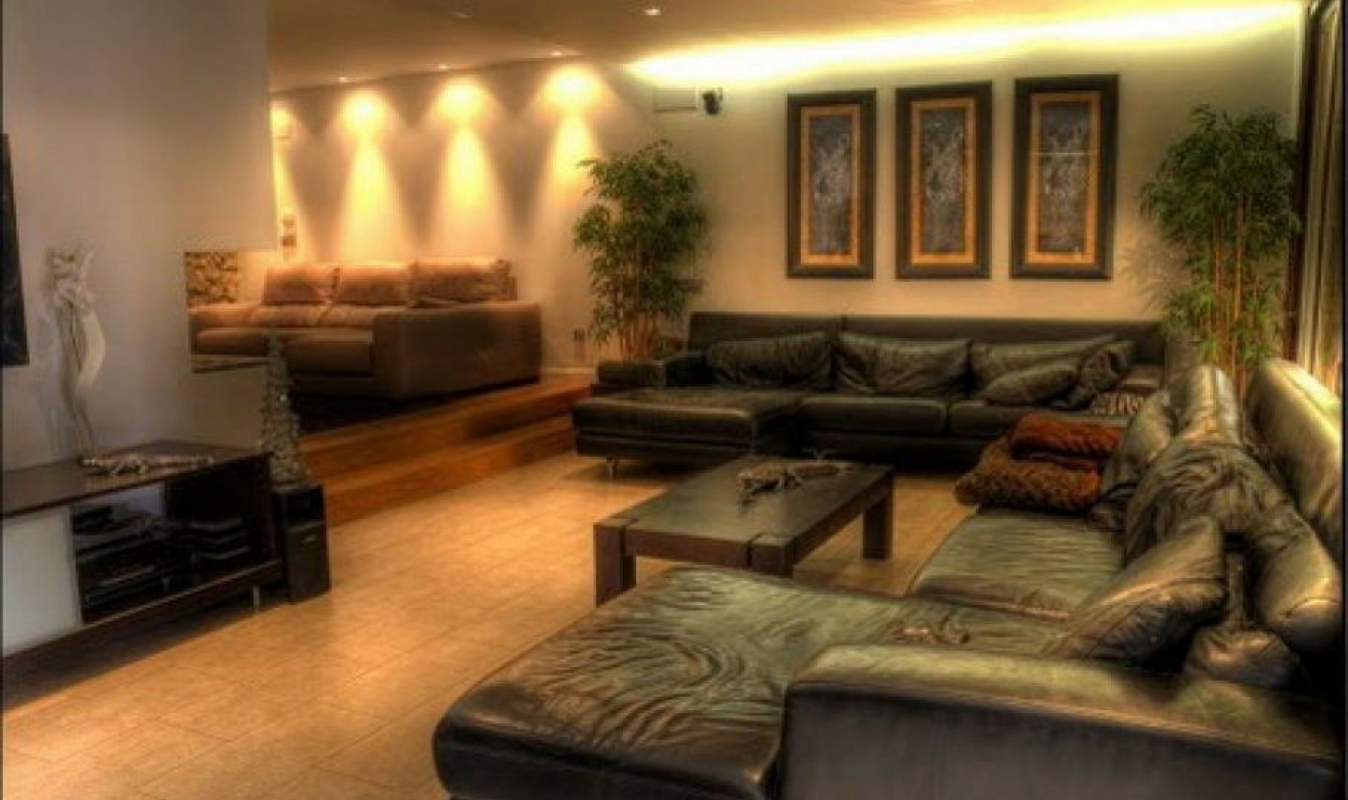 Resale - House -
Almayate