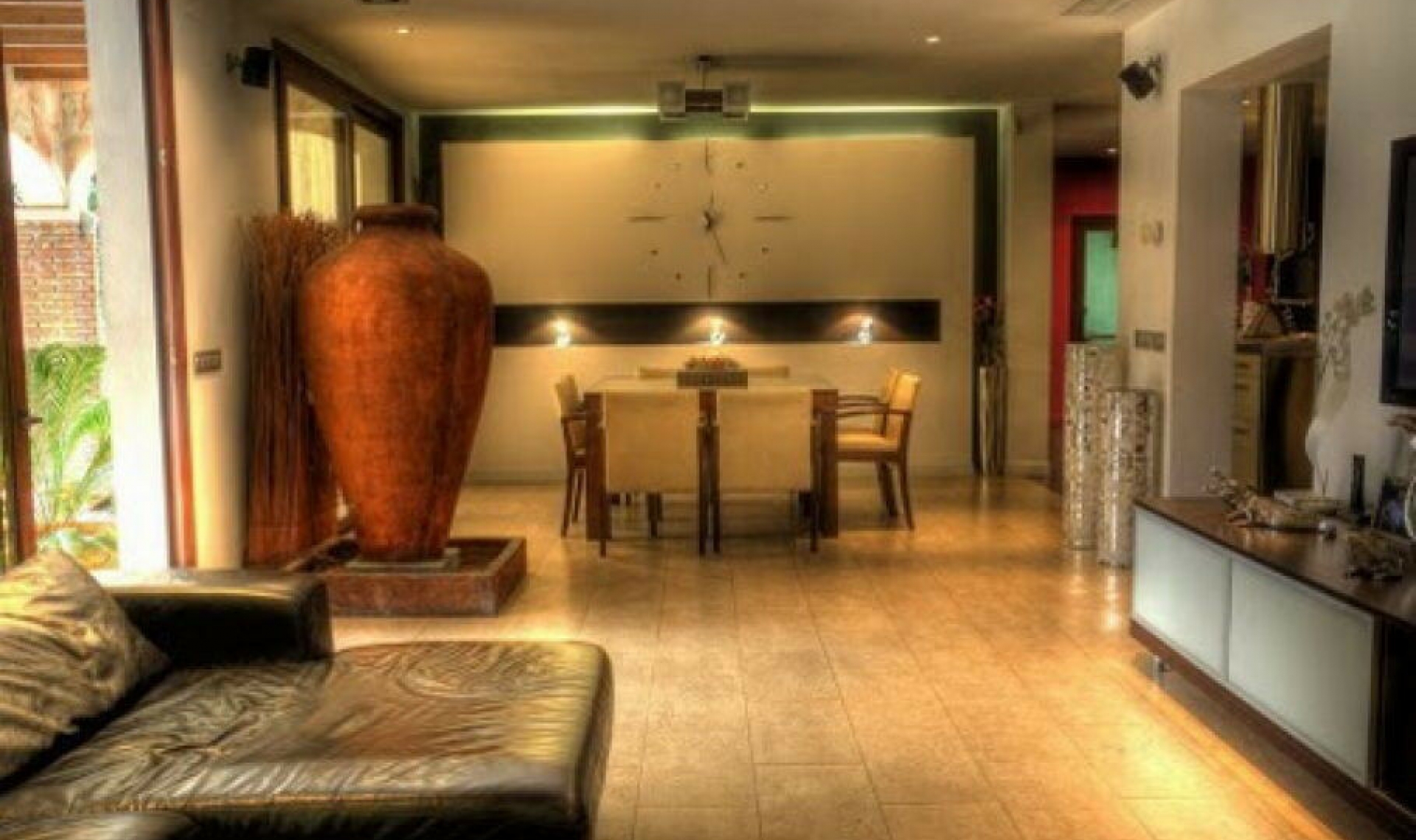 Resale - House -
Almayate