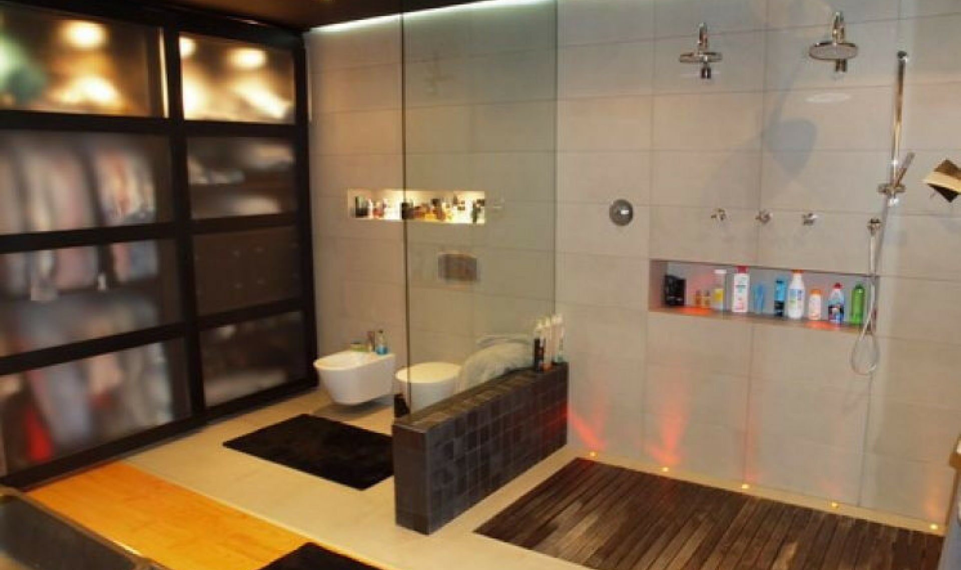 Resale - House -
Almayate