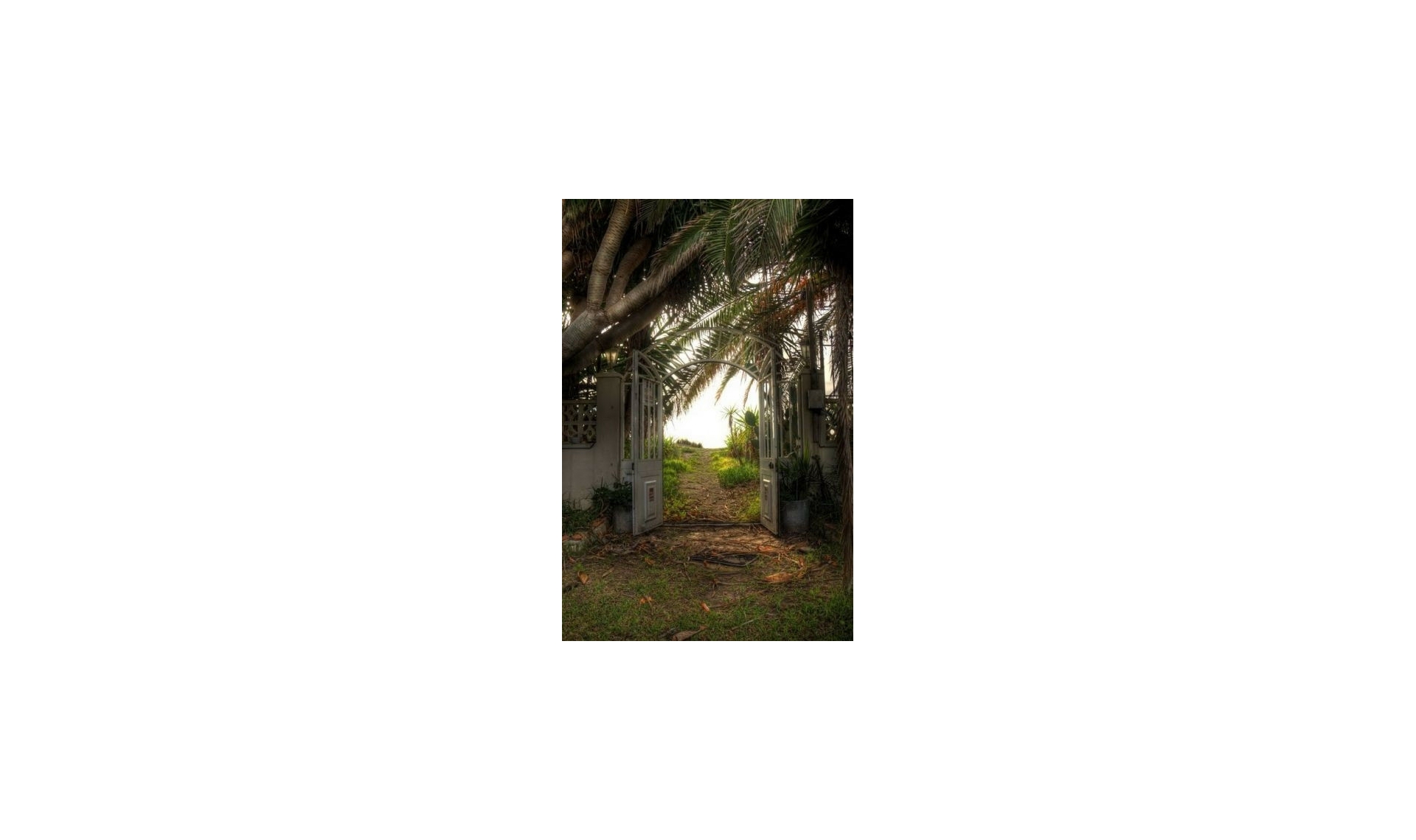 Resale - House -
Almayate