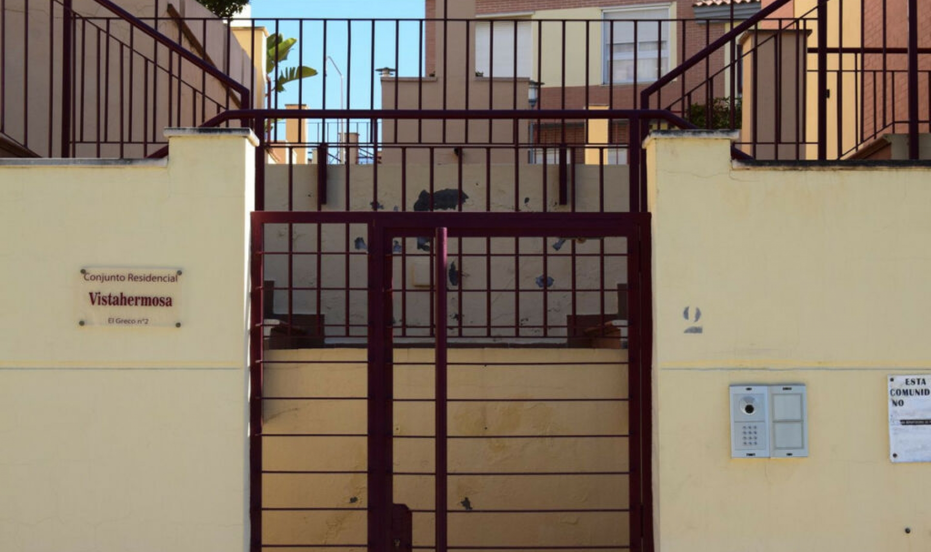 Resale - House -
Almayate