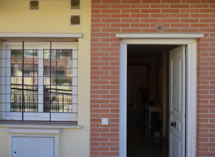 Resale - House -
Almayate